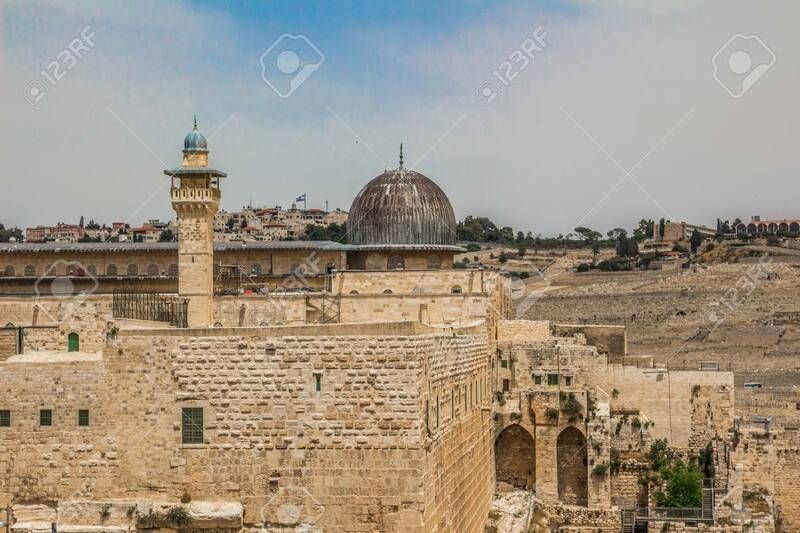 -aqsa-mosque-in-the-old-city-of-jerusalem-israel-viewed-from-the-rooftops-in-the-jewish-quarter-.jpg