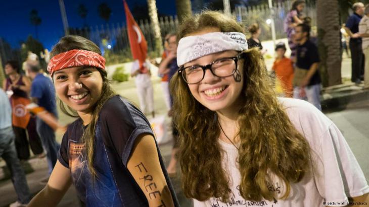 demonstrating_for_gender_equality_in_tunisia_2012.jpg