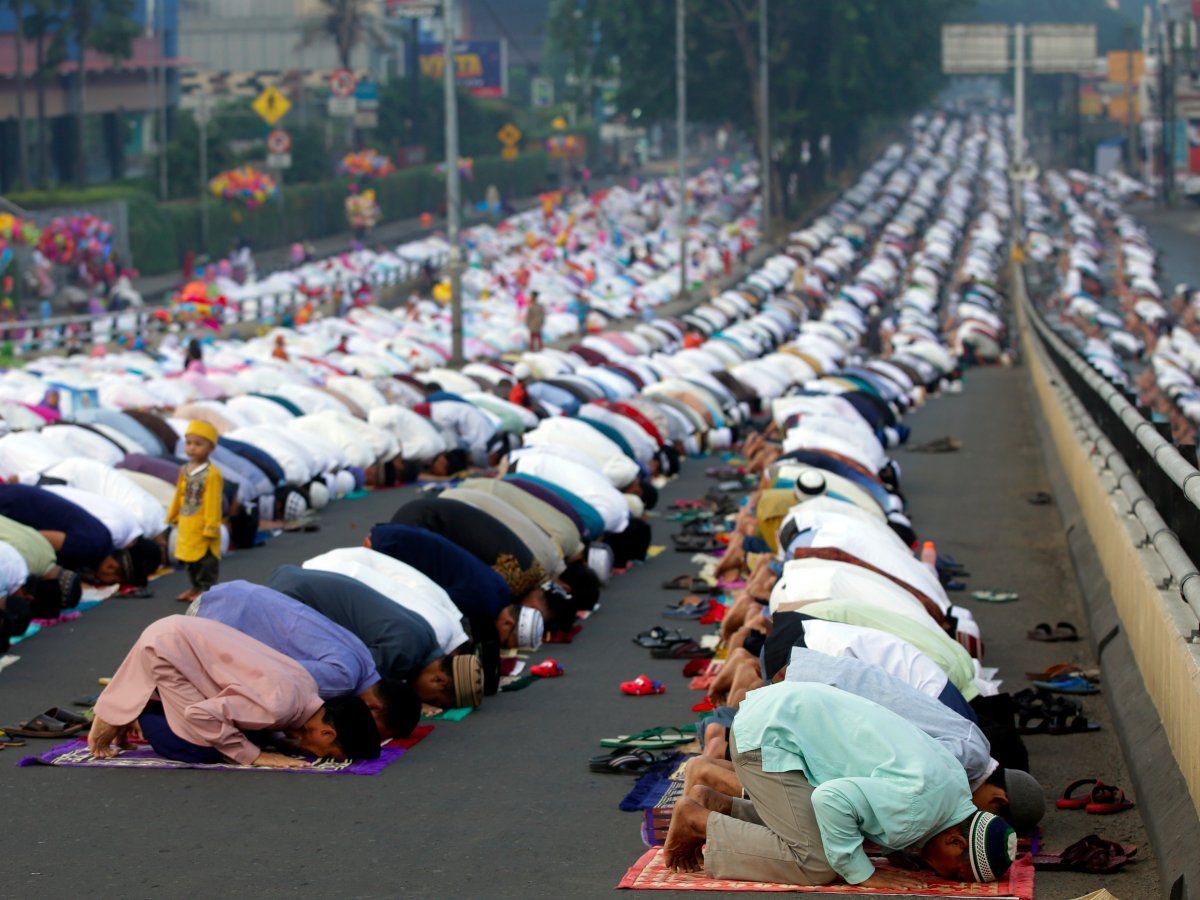 eid-prayer-jakarta-indonesia.jpg