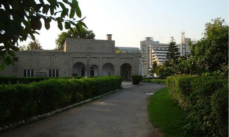 -Infantry-Officers-Mess-Rawalpindi-Cantt-with-AWT-Plaza-in-the-background-Pictures-of-Rawalpindi.jpg