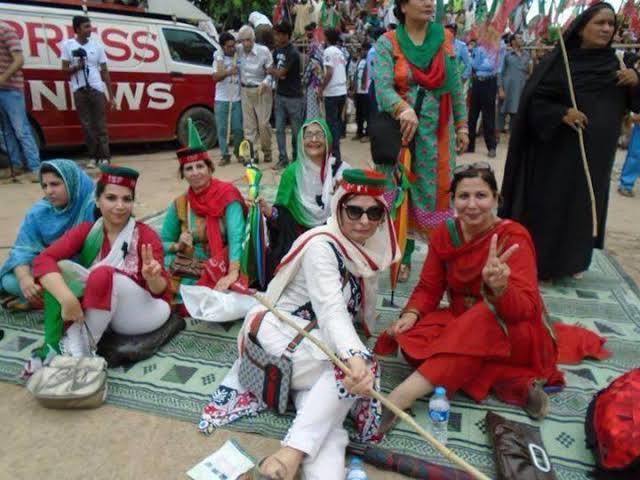 When Imran Khan organized dance for women.jpg